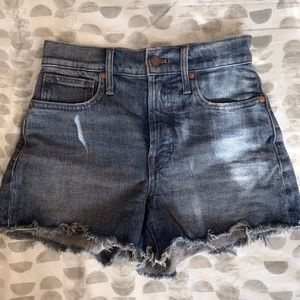 Madewell: The Perfect Jean Short in Rayburn: Comfort Stretch Edition